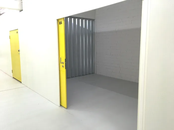 Geöffnete Mietbox mit Blick ins Innere
